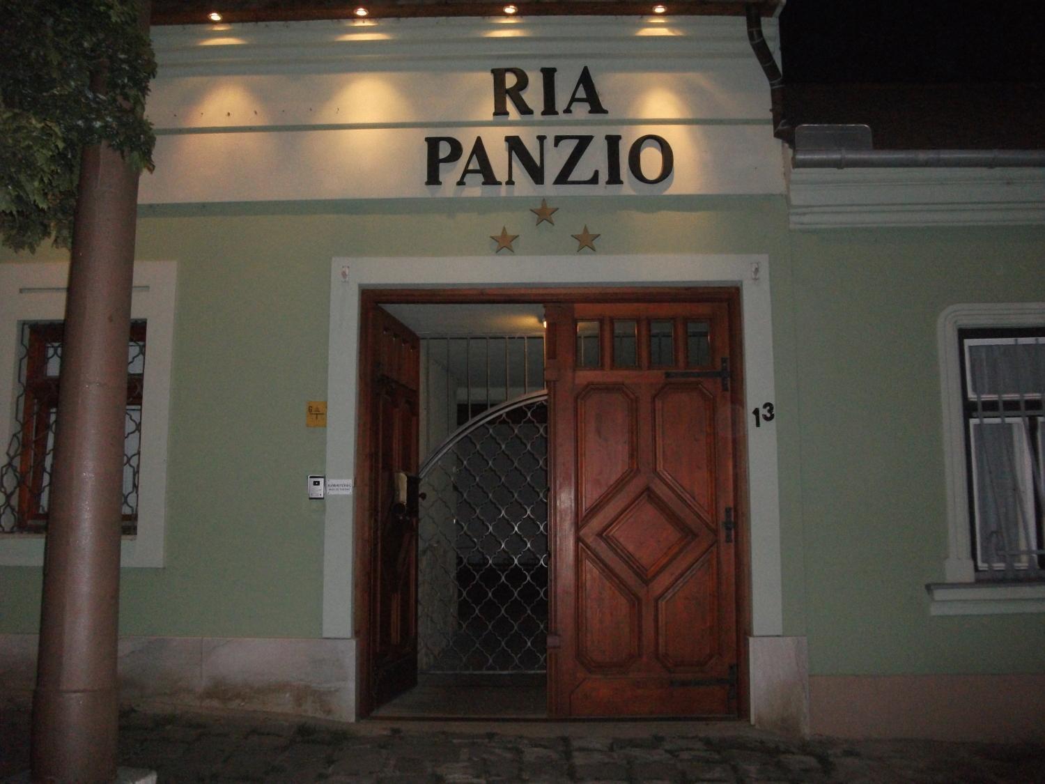 Ria Panzio Bed and Breakfast Esztergom Buitenkant foto