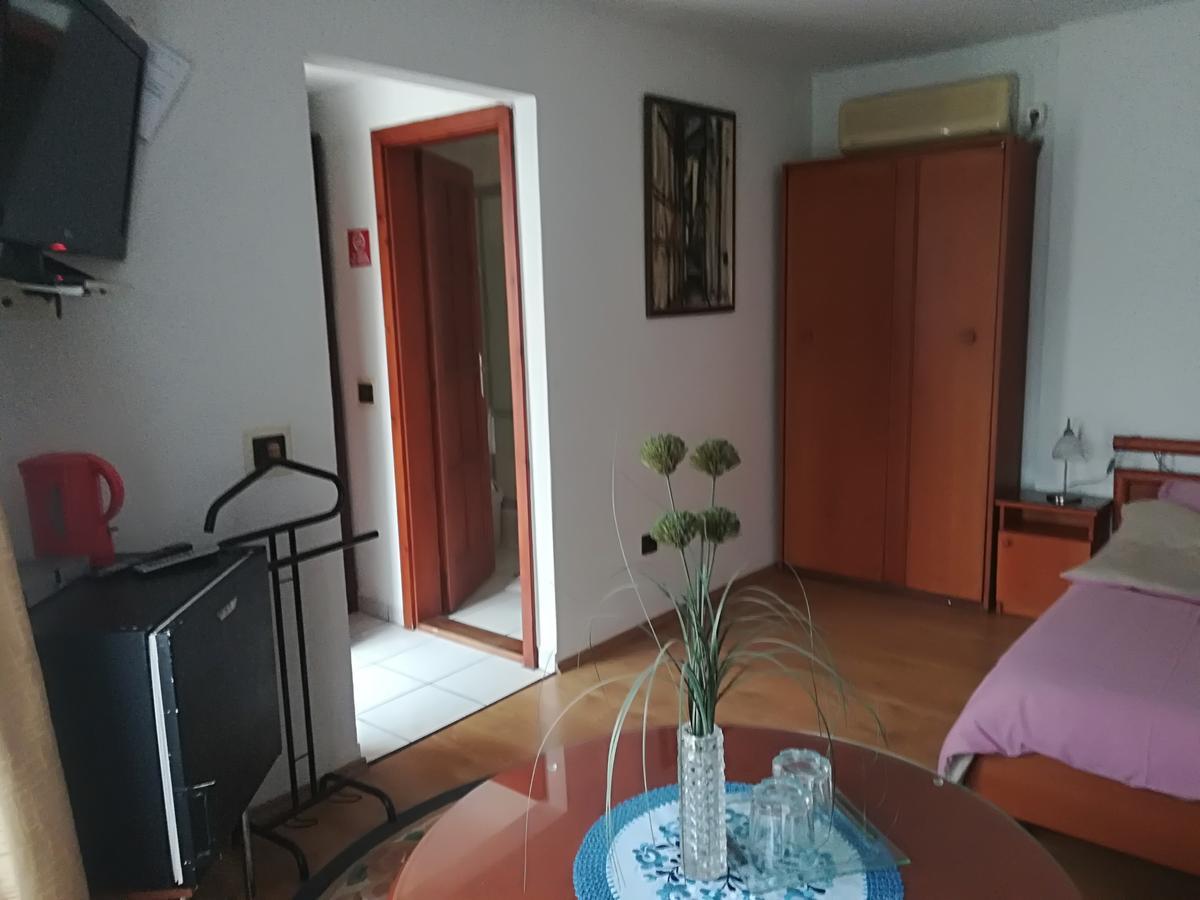 Ria Panzio Bed and Breakfast Esztergom Buitenkant foto