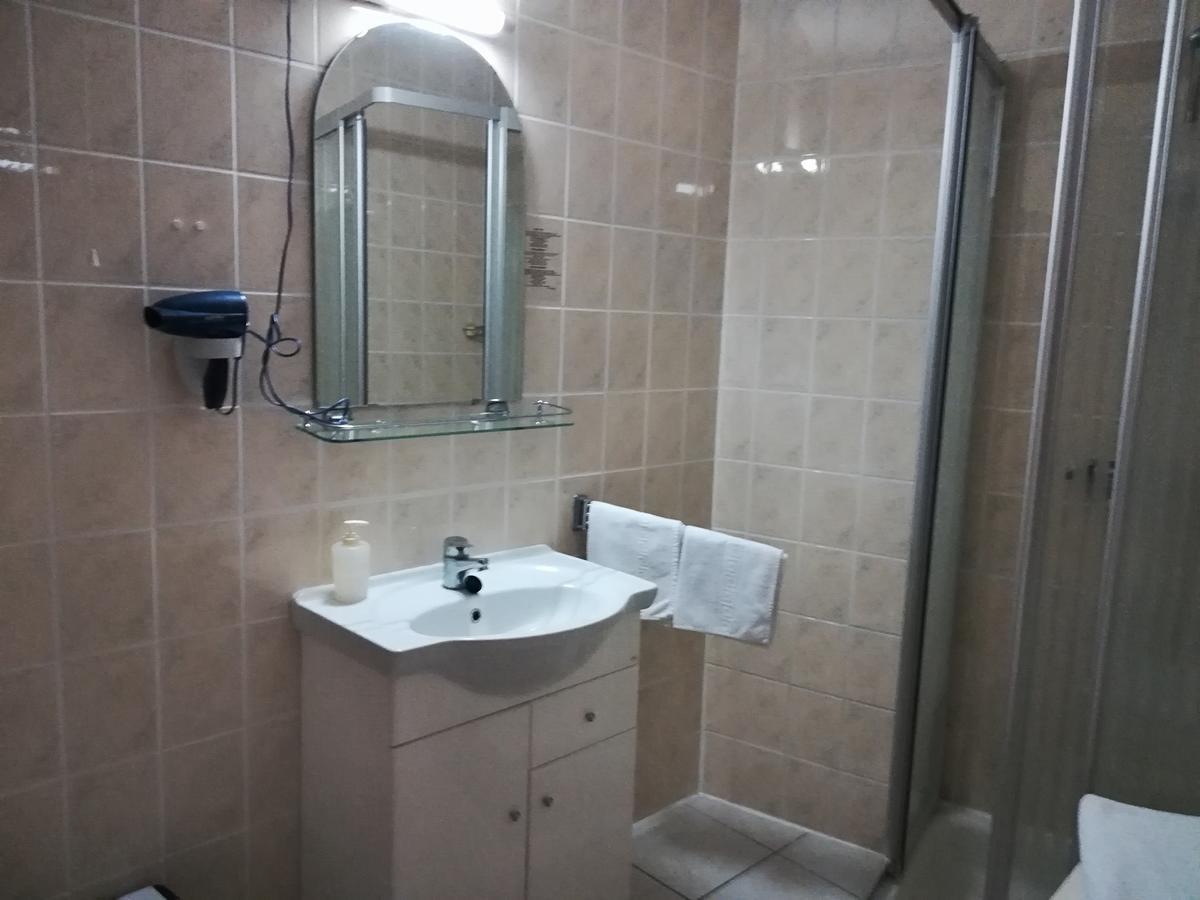 Ria Panzio Bed and Breakfast Esztergom Buitenkant foto