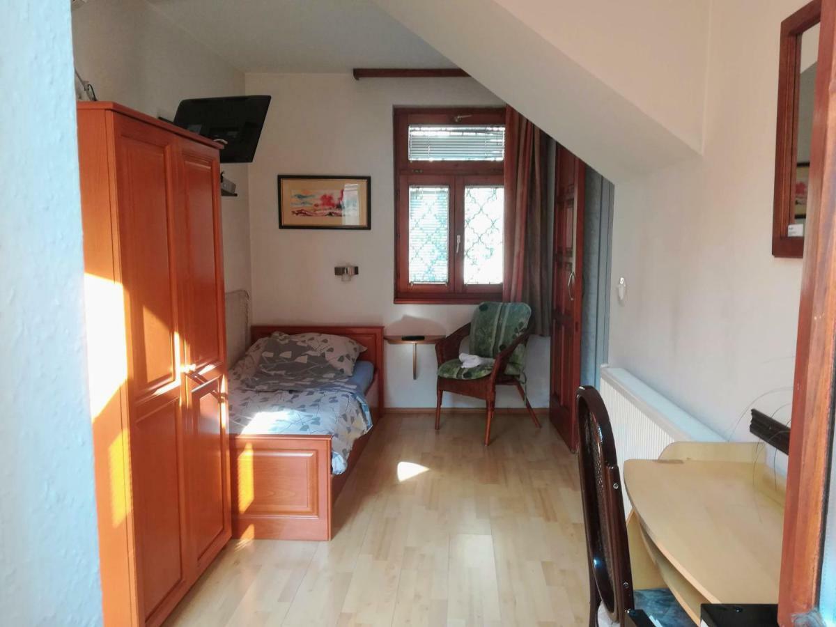 Ria Panzio Bed and Breakfast Esztergom Buitenkant foto